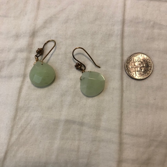 Jade goldtone wire drop earrings - Picture 2 of 2